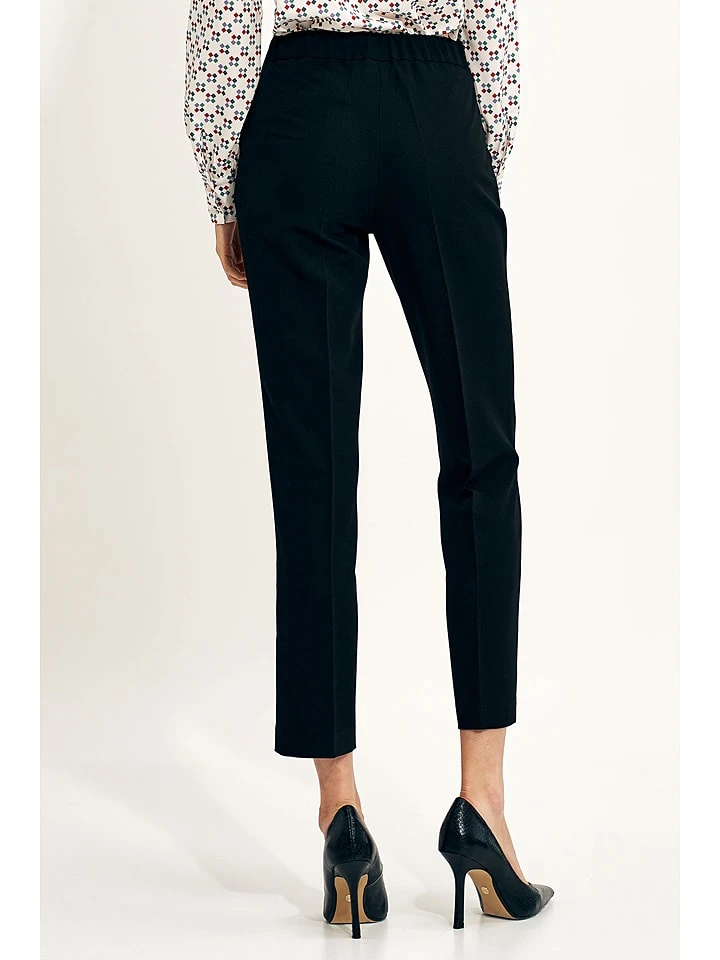 Hose In Schwarz 3 Hose In Schwarz – Bild 3