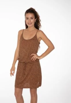 Titelseite -Triumph Verkäufe protest kleid bounties 21 in true black 1