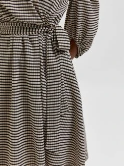 Selected Femme Kleid "Iana" In Schwarz/ Weiß -Triumph Verkäufe selected femme kleid iana in schwarz weiss 5